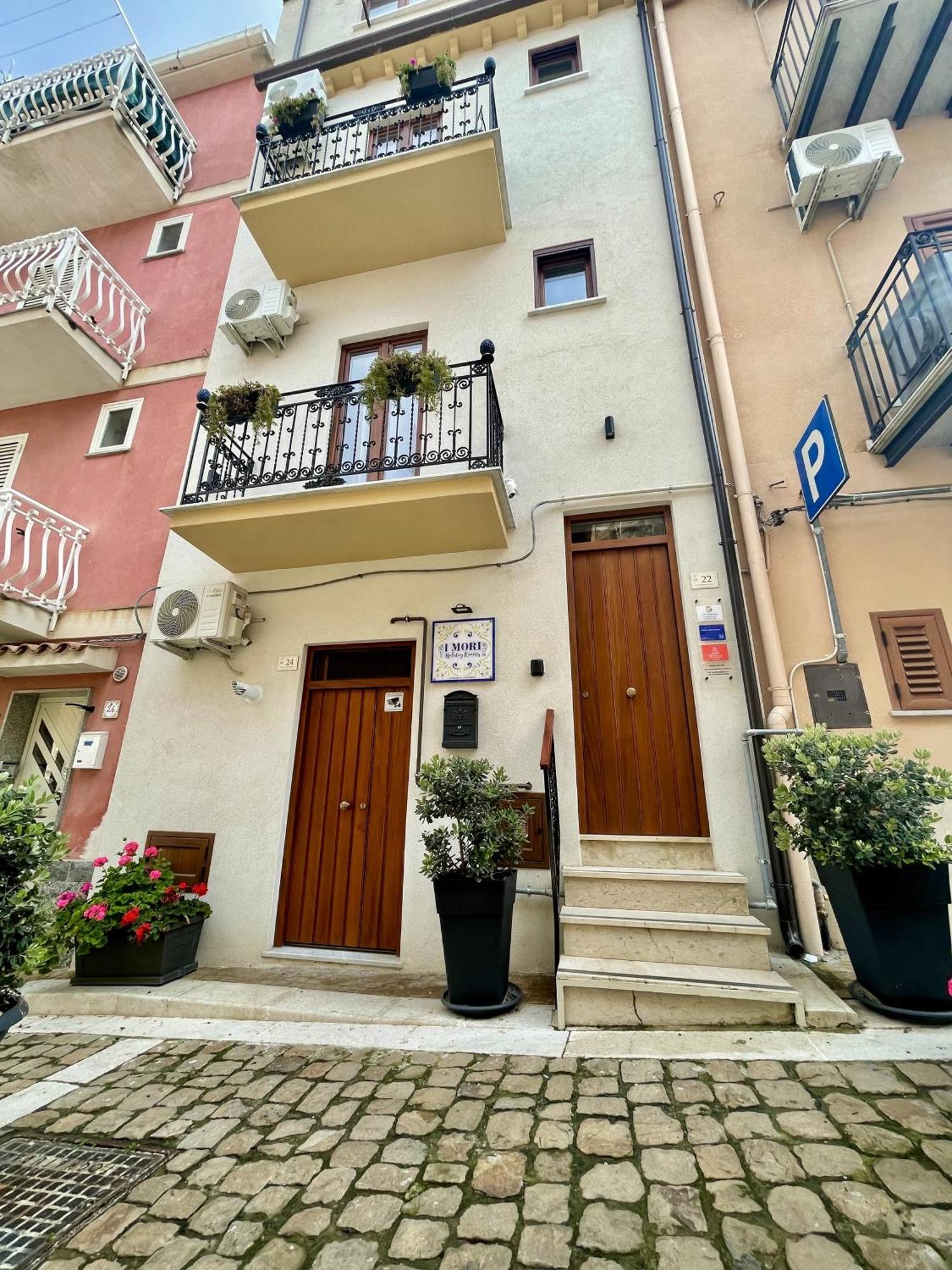 I Mori - Holiday Rooms Ласкари Екстериор снимка